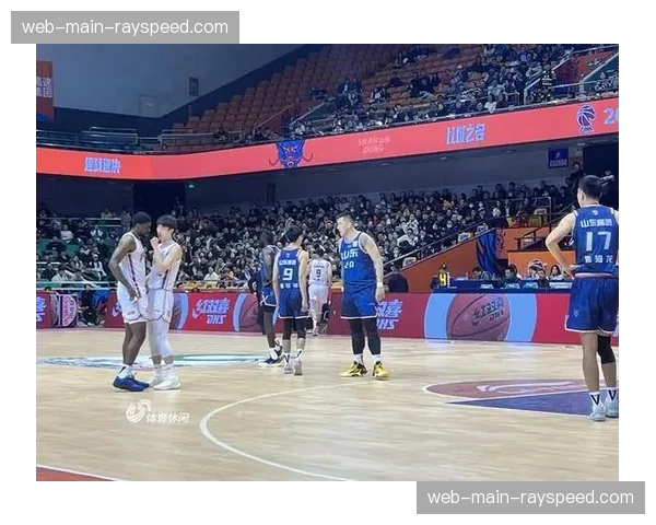 山东新援琼斯首秀:17分14篮板4盖帽,季军赛表现亮眼 山东新援琼斯首秀:17分14篮板4盖帽,季军赛表现亮眼